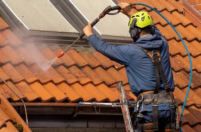 Démoussage et hydrofuge de toiture à Rougemontiers
